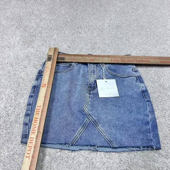 Just Quella Skirt Denim Blue Pockets Women’s Size 4-6 NWT - Picture 2 of 11